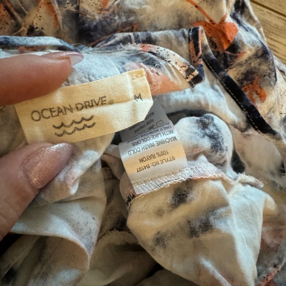 3/$20 Ocean Drive size M Romper - Picture 3 of 4